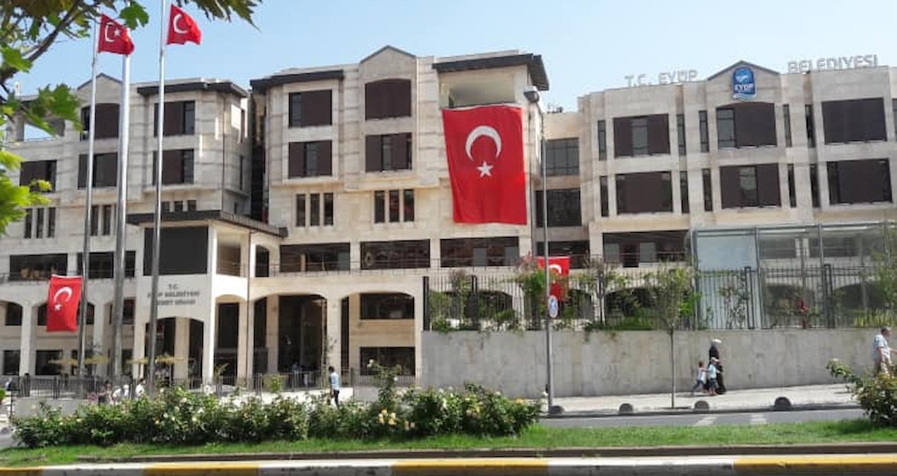 Koca belediyeyi aile şirketine çevirmişler! Akraba olmayan personel çıkmadı