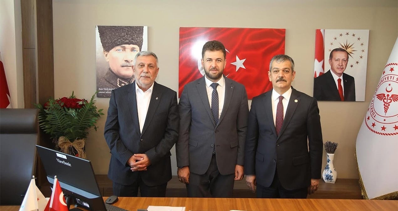 Yolsuzluk iddiaları gölgesinde başhekim değişmişti! Yeni başhekime ilk ziyaret AKP’lilerden