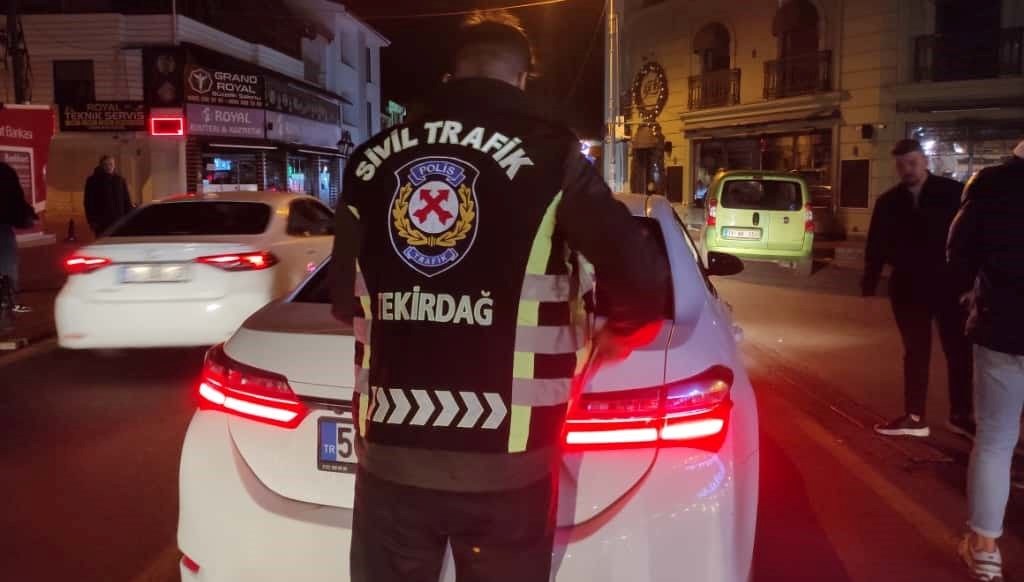 alkollu surucu sivil polisi vale saninca yakalandi daO9gtbN.jpg