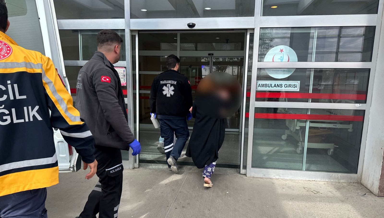 Bebeğin üzerine çaydanlık devrildi