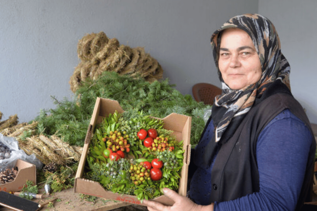 Burdur’dan Avrupa’ya 1 milyon Noel çelengi Kocaaliler beldesindeki köylü kadınlar tarafından hazırlanıyor