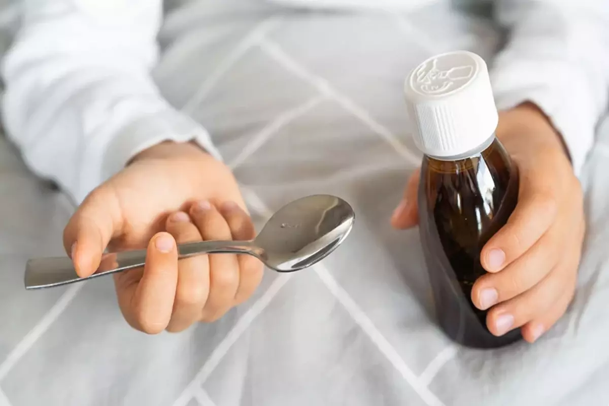 Doktor gözaltında, 11 çocuk öksürük şurubundan hayatını kaybetti