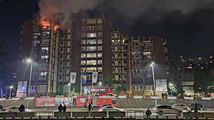bosna hersekte huzurevinde yangin faciasi cok sayida kisi hayatini kaybetti T69LU3VI.jpg