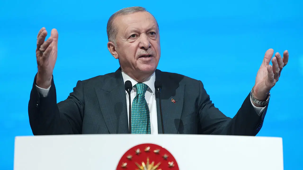 Erdoğan Özgür Özel’i hedef aldı: ‘Biz az söyledik o çok anlasın’