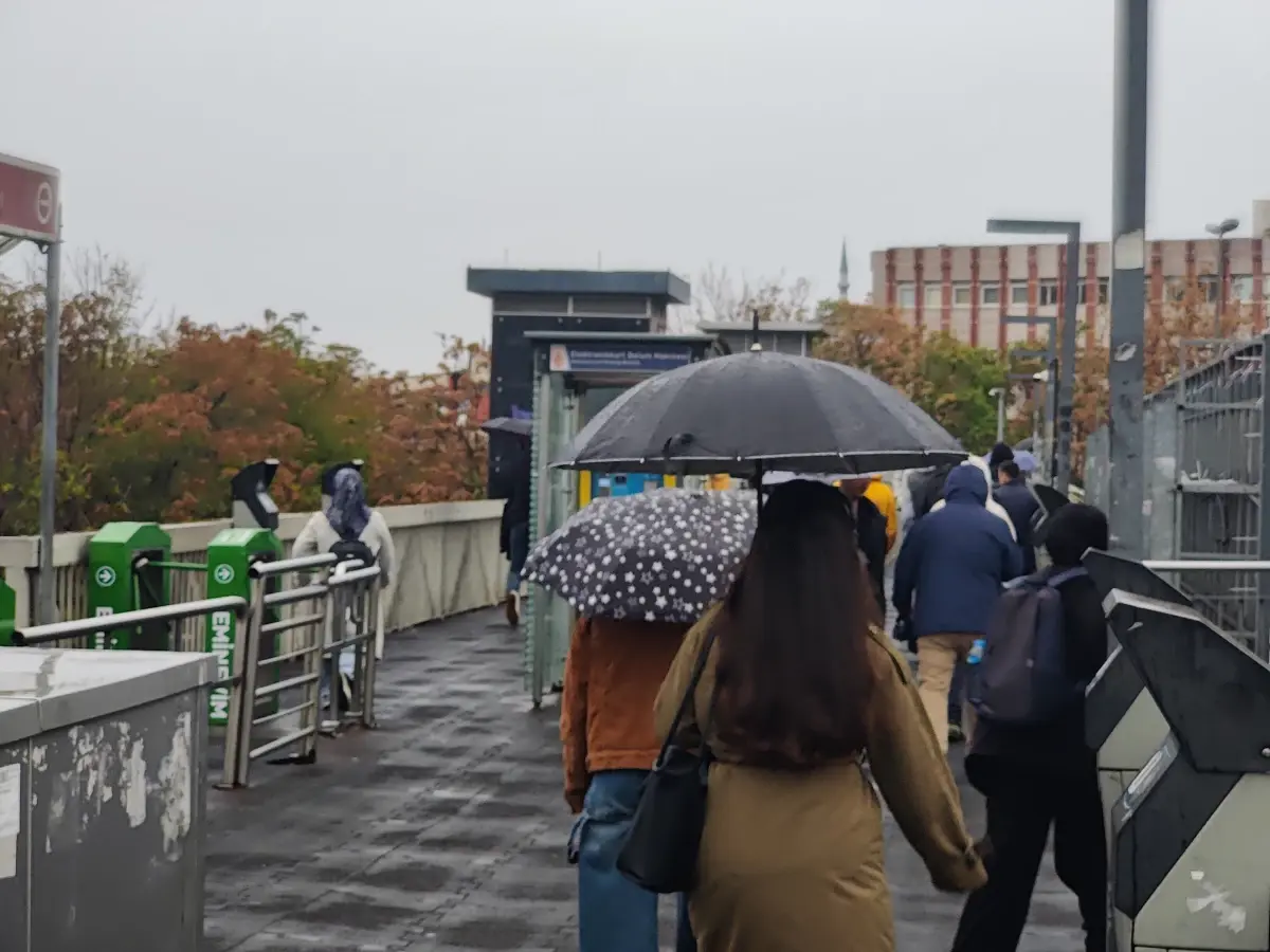 İstanbul’da Sabah Yağışı Trafiği Vurdu