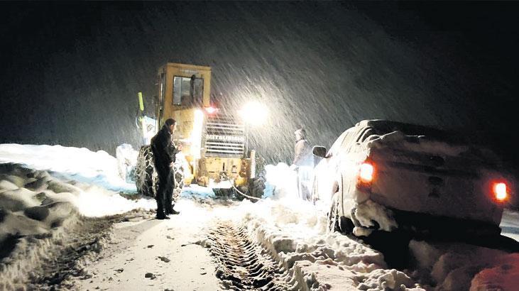 Kar yolları kapattı: 33 kişi kurtarıldı