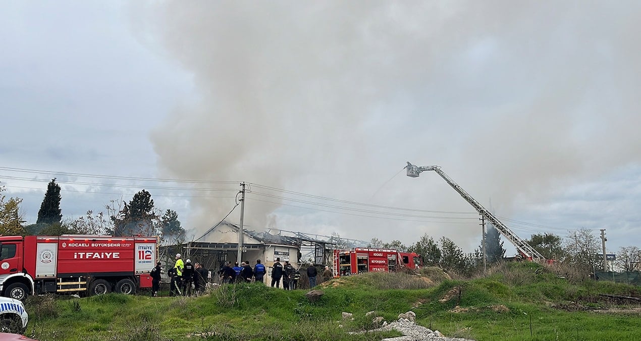 Kocaeli’de üretim tesisinde yangın