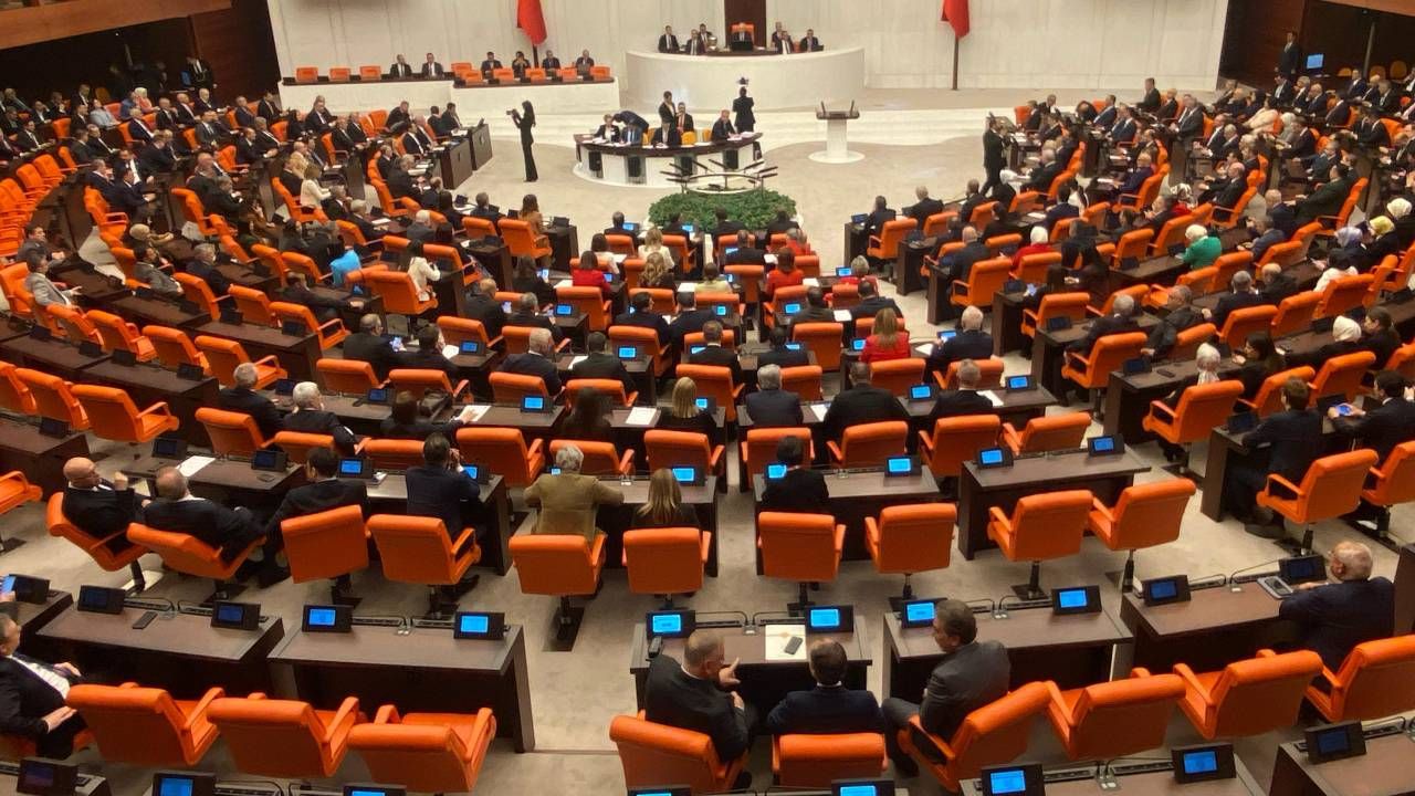 Meclis’te suça sürüklenen çocuk komisyonu kuruldu