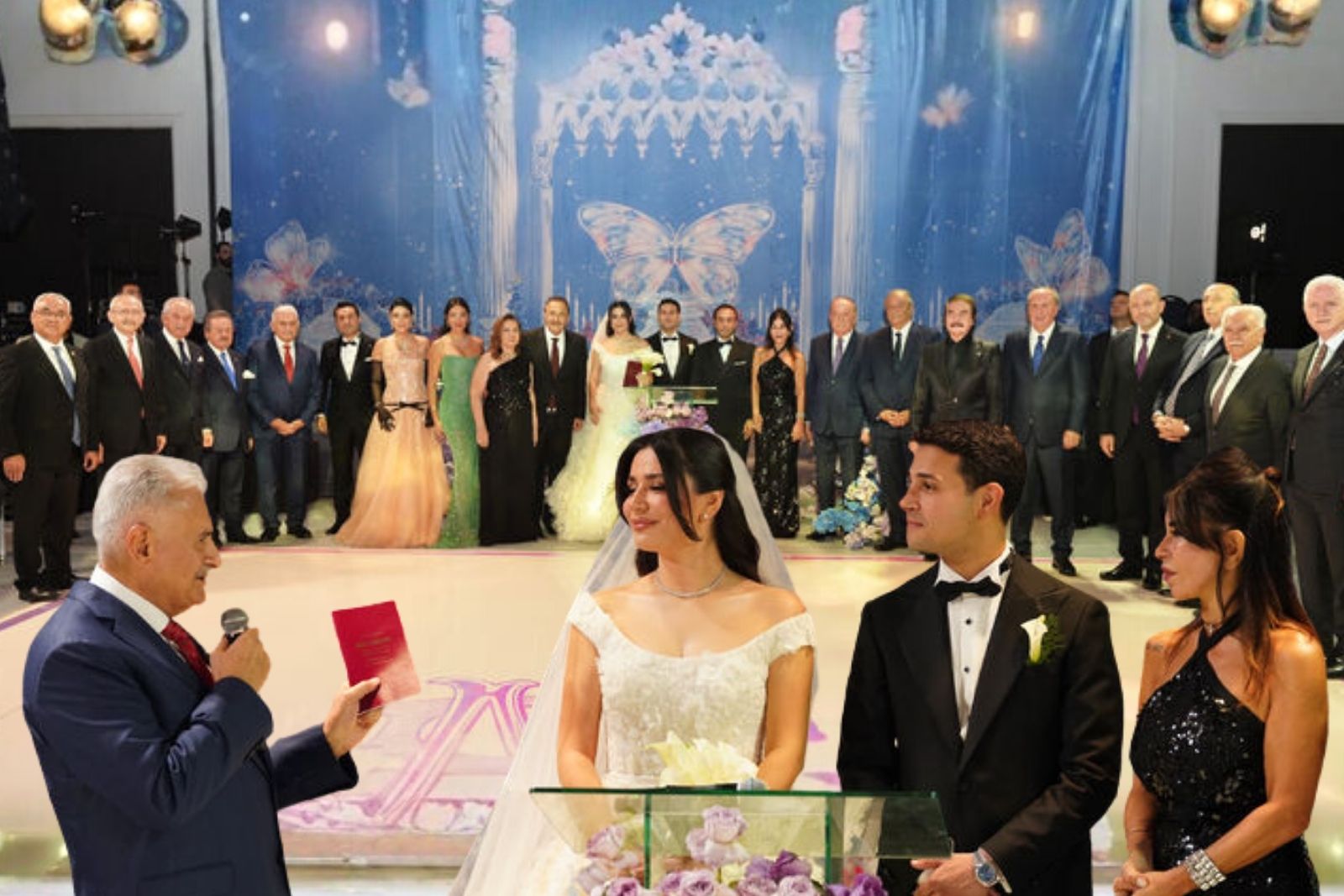 Nurcan Yıldız ile Berke Sevigen’in düğününde siyasi isimler ve patronlar bir araya geldi