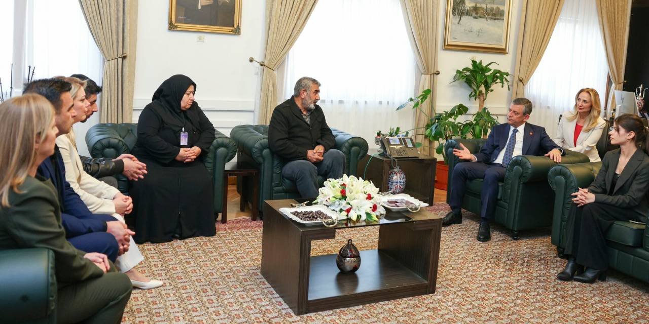 Özgür Özel Ayşe Tokyaz ve Rojin Kabaiş’in aileleriyle görüştü