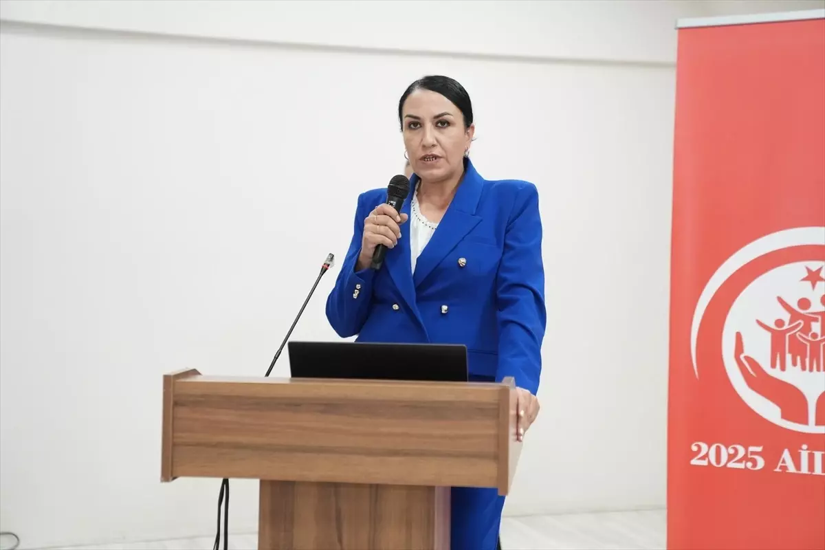 Seydikemer’de Kadına Şiddete Farkındalık Yürüyüşü