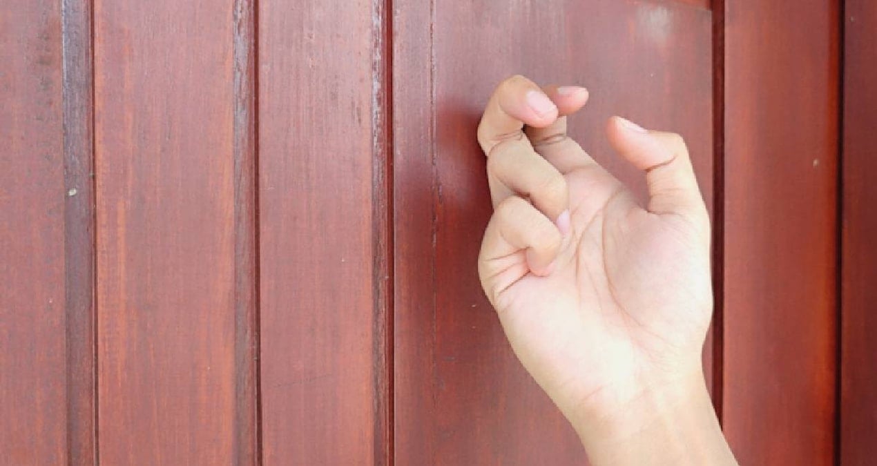 Yemeğe davet ettiler tam 45 sene evden çıkmadı