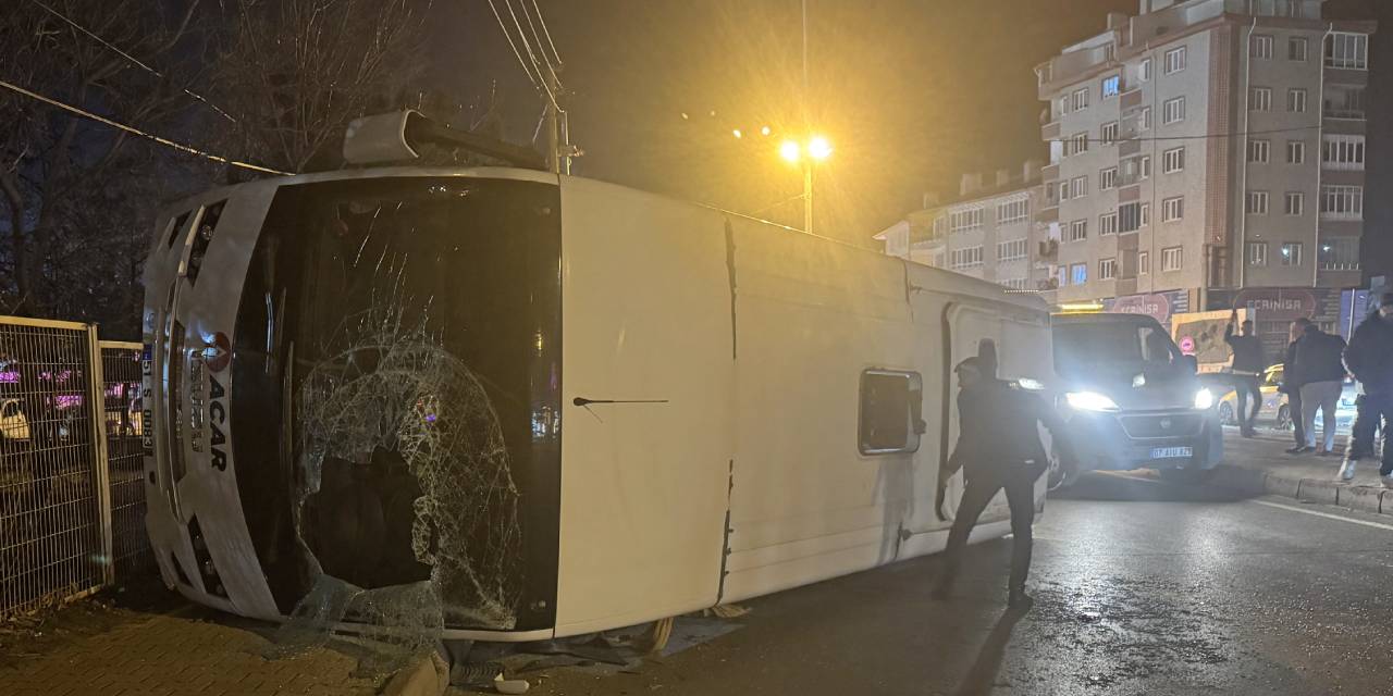 İşçileri taşıyan minibüs devrildi! 11 yaralı var