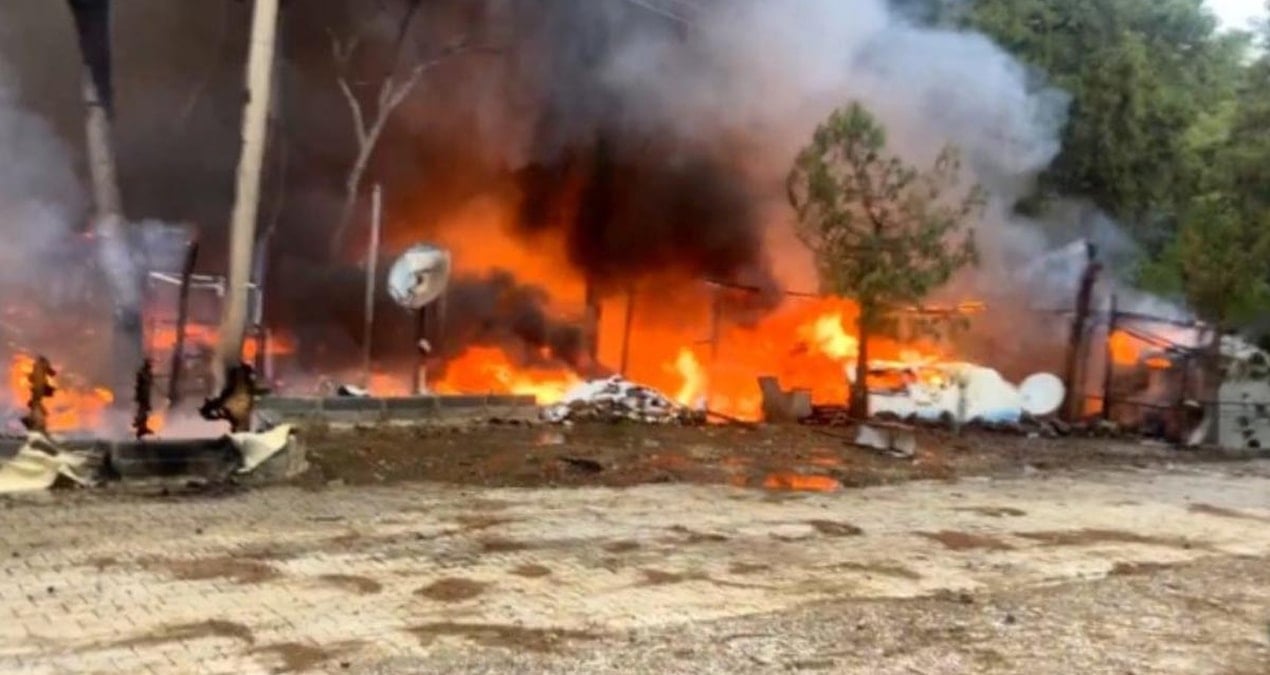 Karavanda çıkan yangın çevreye de sıçradı