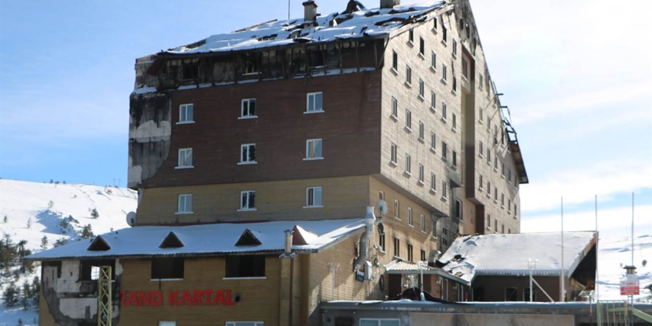 Kartalkaya’da faciadan 332 gün sonra kayak sezonu açıldı