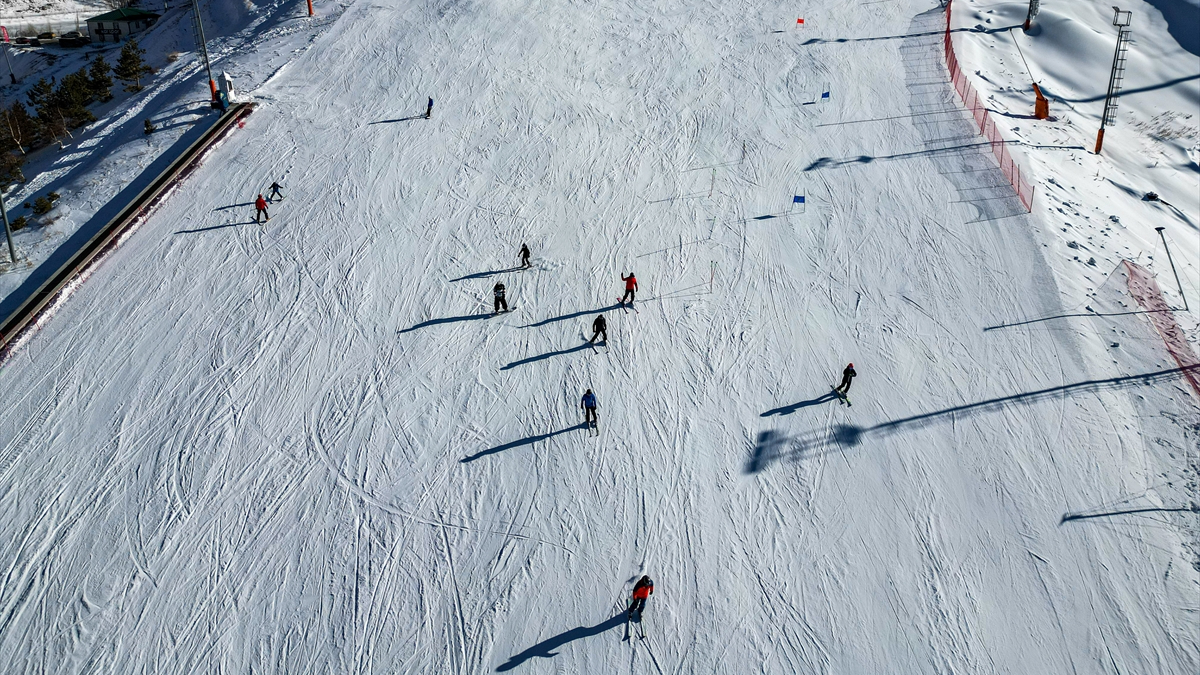 Kayak merkezlerinde hafta sonu hareketliliği: Kar kalınlıkları zirve yaptı