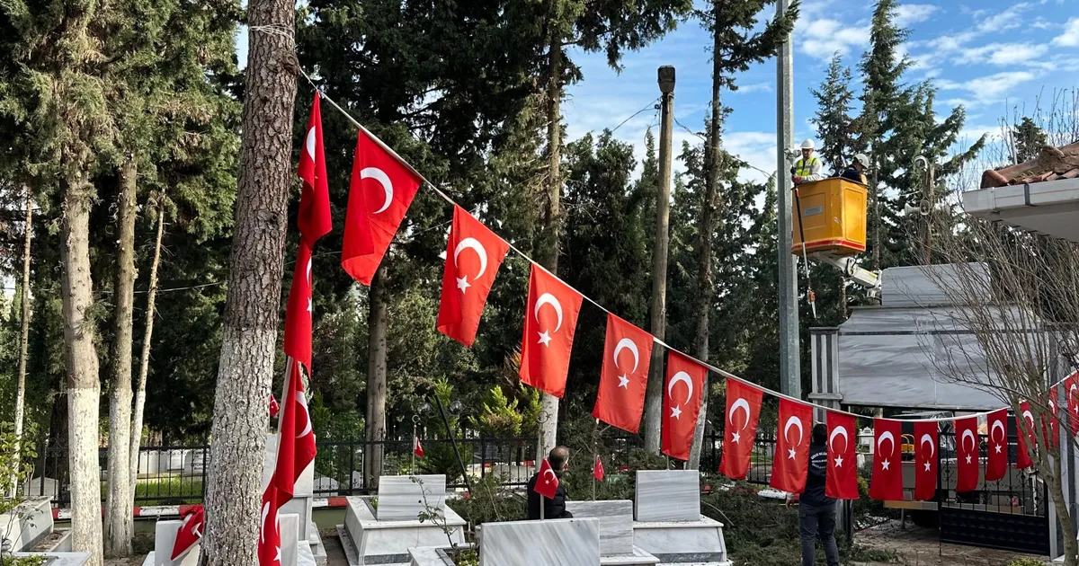 Kocaeli Gebze Şehitliği’nde kapsamlı bakım ve peyzaj çalışması