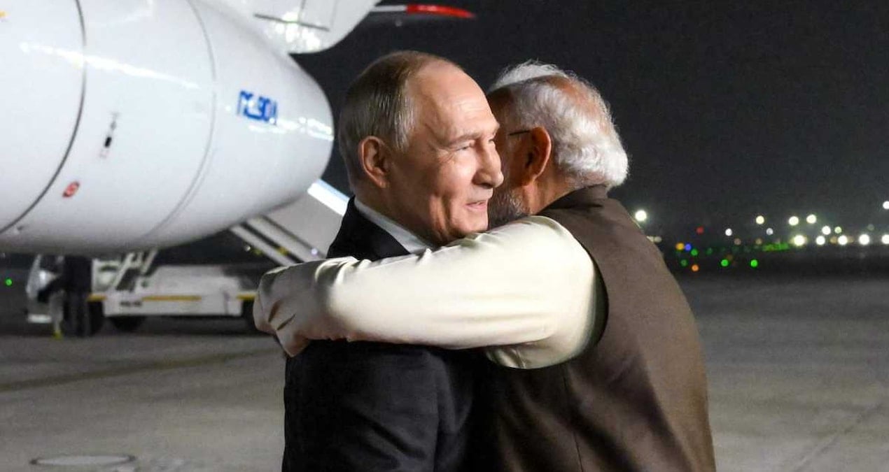 Putin, Hindistan Başbakanı’na sıkı sıkı sarıldı
