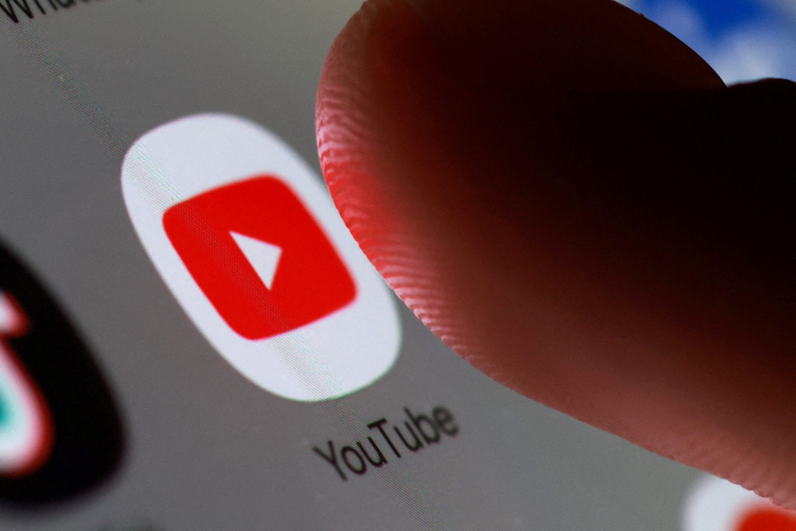 Youtube 16 yaş sınırını neden sevmiyor?