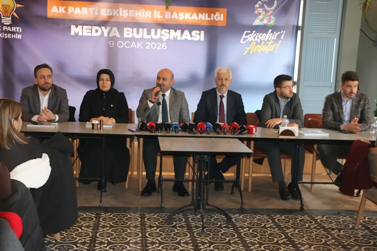 Albayrak’tan Gazetecilere Kutlama ve Su Kesintisi Eleştirisi