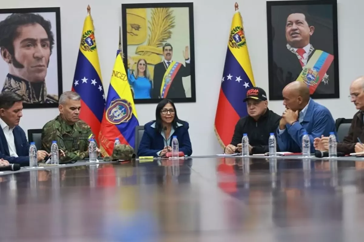 Rodriguez’den ilk kararname: ABD’ye destek verenler tutuklanacak