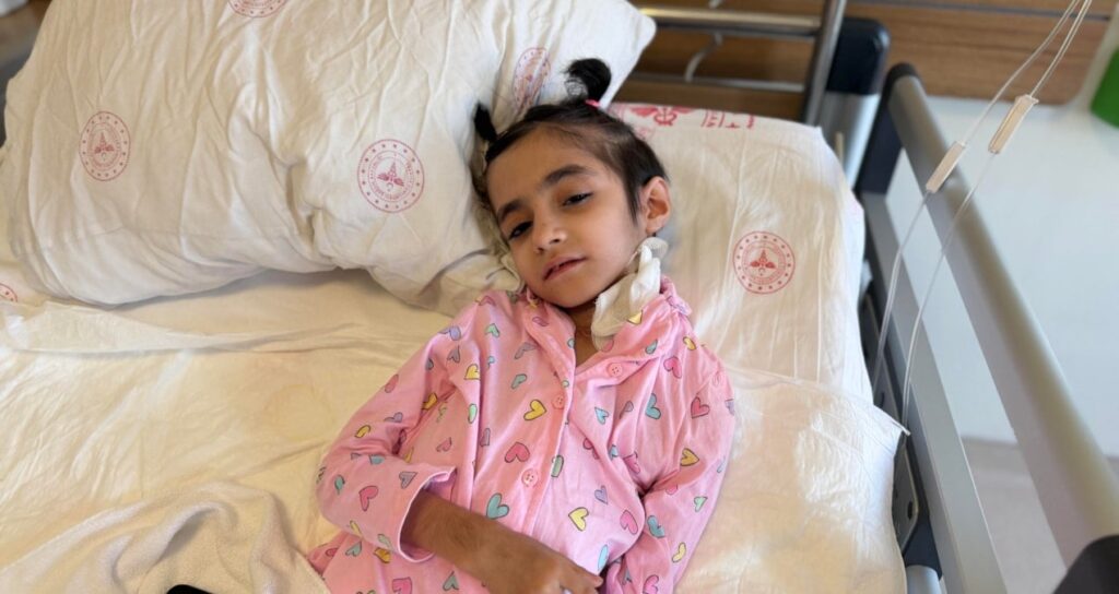 8 Yaşındaki Fatma’nın Boynundaki Kitle Tıp Tarihine Geçti